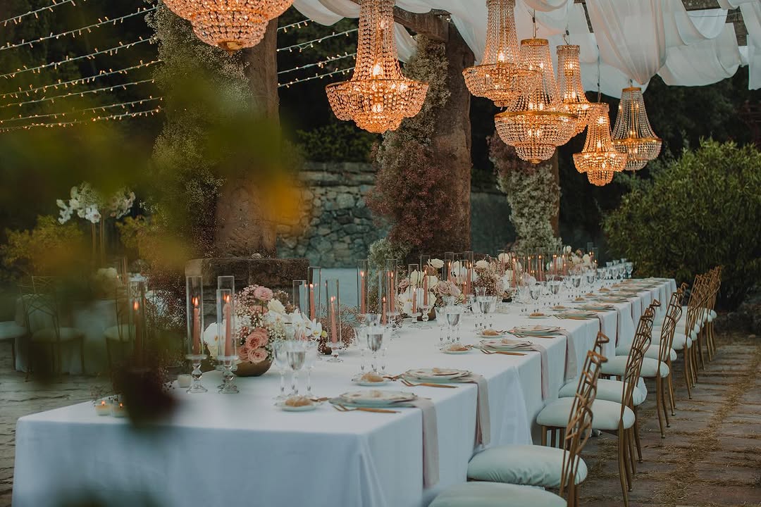 Chic and intimate outdoor dining space at La Baronia, a historic estate celebrated for Barcelona wedding venues.