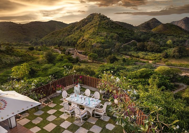 Sunset garden view at Taj Aravali Resort & Spa, a luxurious nature-surrounded venue for a serene Udaipur wedding.