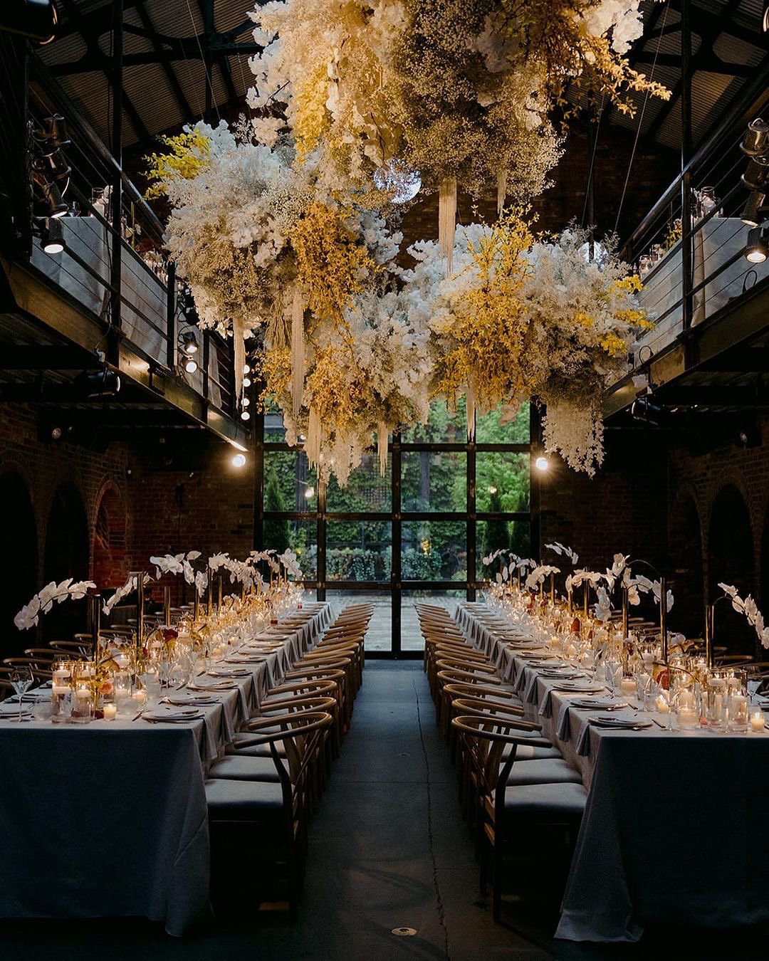 The Foundry wedding venue in New York City with industrial charm and dramatic floral installations, ideal for modern and artistic weddings.